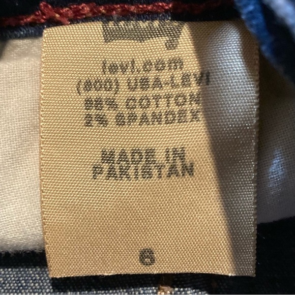 Levi's Perfectly Slimming 548 Bermuda Jean Shorts Size 6 - Picture 12 of 12